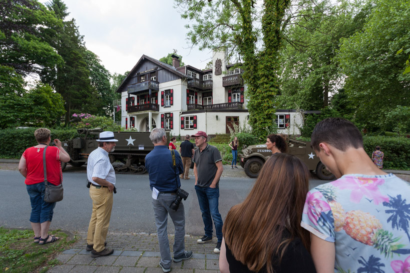 Protest tegen de sloop van Hotel Dreijeroord.