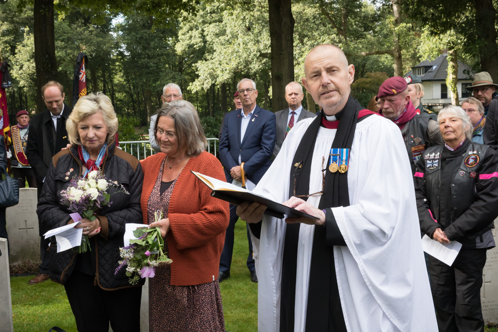 Photo report interment of ashes Arnhem veteran John Jeffries