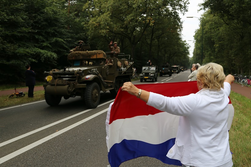 Fotoverslag ceremonie oorlogsbegraafplaats Mierlo