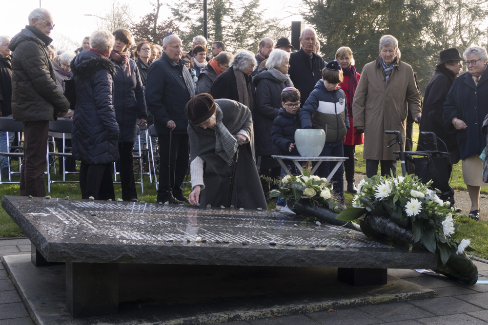 Fotoverslag Jaarlijkse Holocaustherdenking bij Joods monument Ede