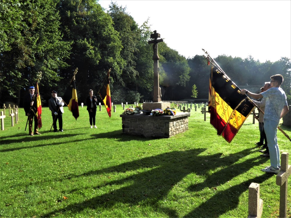 Fotoreportage herdenkingsplechtigheid op begraafplaats Maissin