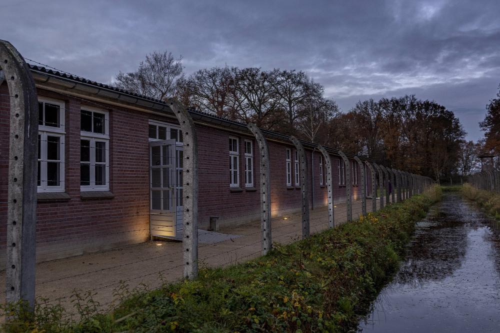 Avondrondleiding in Nationaal Monument Kamp Vught