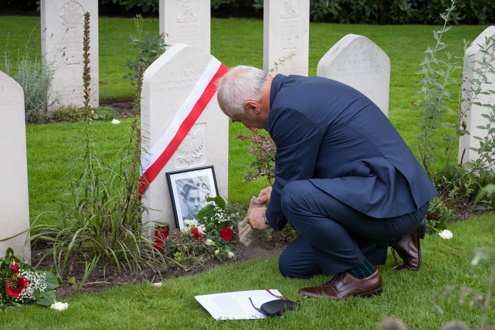 Fotoverslag Ceremonie grafsteen met naam voor onbekende Poolse militair