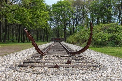 23-05: Nazaten holocaustslachtoffers herkennen familieleden op Westerbork-film