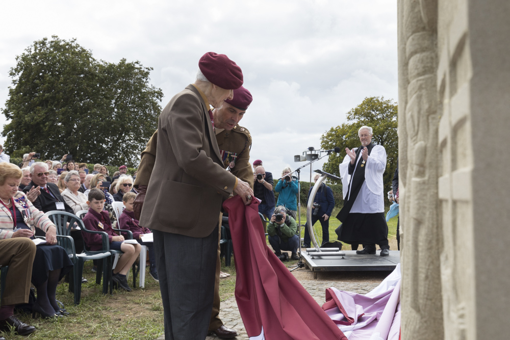 Fotoverslag Onthulling Monument 10e Bataljon Parachute Regiment