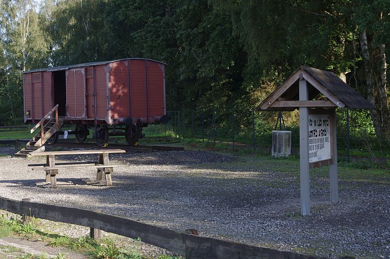 Liefdesbrieven in Bergen-Belsen: ‘Zal ik eens spugen op zo’n briefje en jij likken?’