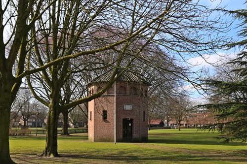 Namenlijst oorlogsslachtoffers in gedachteniskapel Hortensiapark opnieuw bekeken