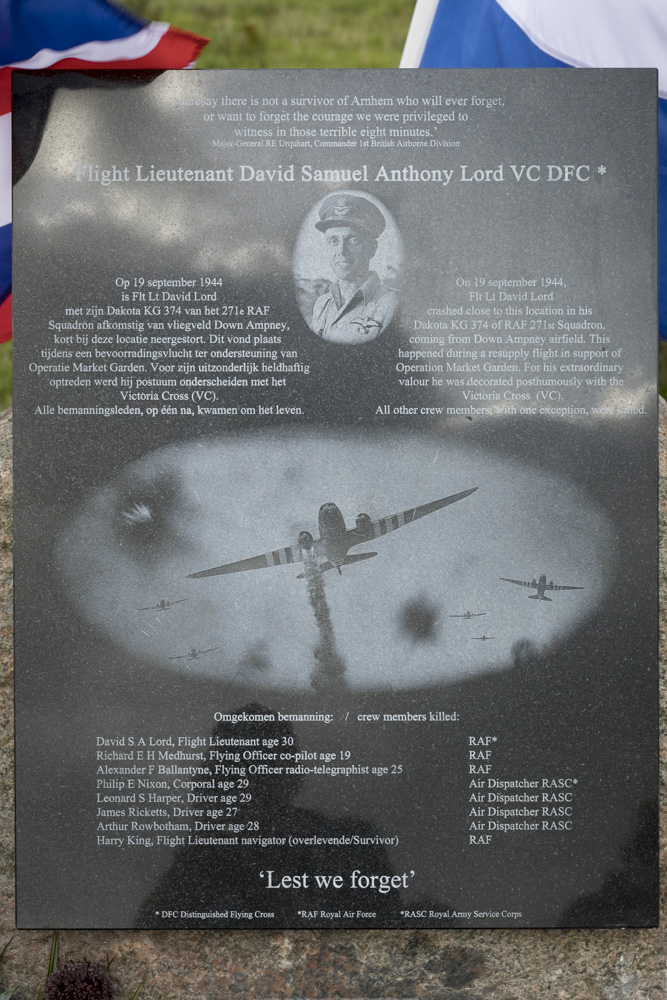 Photo Report Unveiling Memorial Flt David Lord Vc Dfc Tracesofwar Com