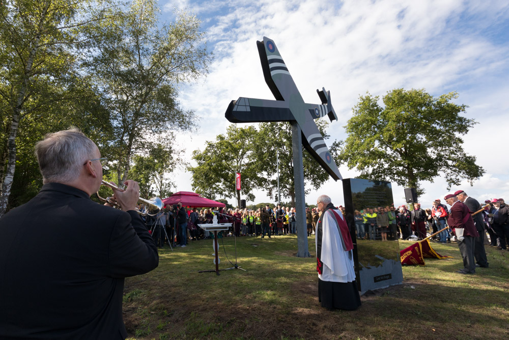 Photo report unveiling new Airborne memorials