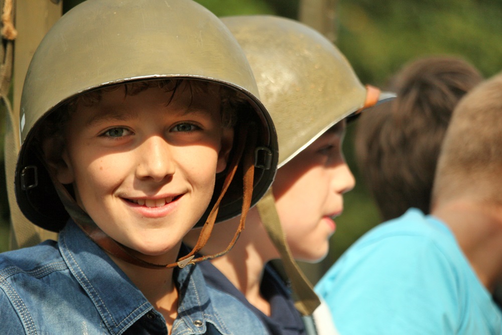 Fotoverslag bezoek Odulfusschool begraafplaats Mierlo