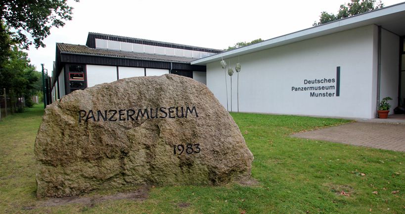 Tiger voor het Deutsches Panzermuseum te Munster