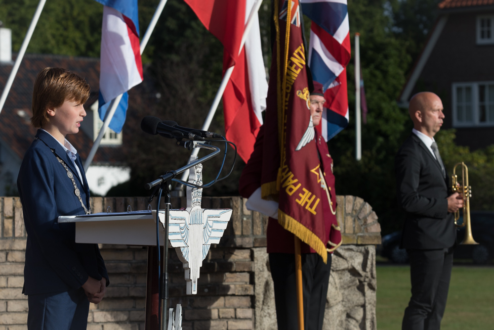 28-09: Photo report Commemoration Airborne memorial de Naald in Oosterbeek