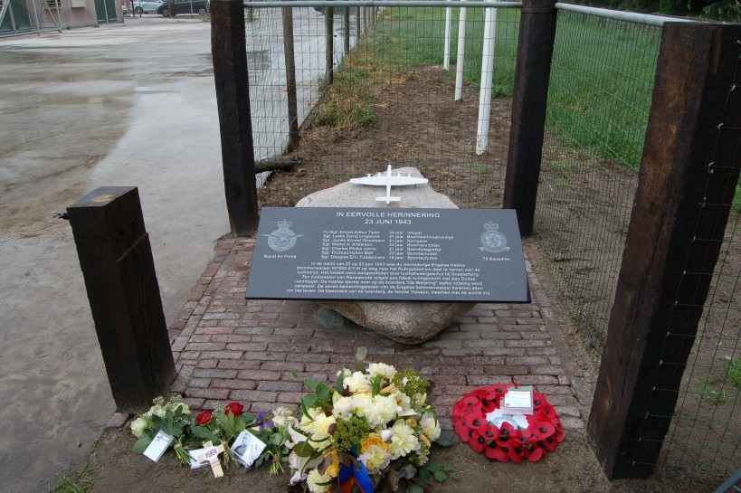 Photospecial unveiling memorial Halifax W7930