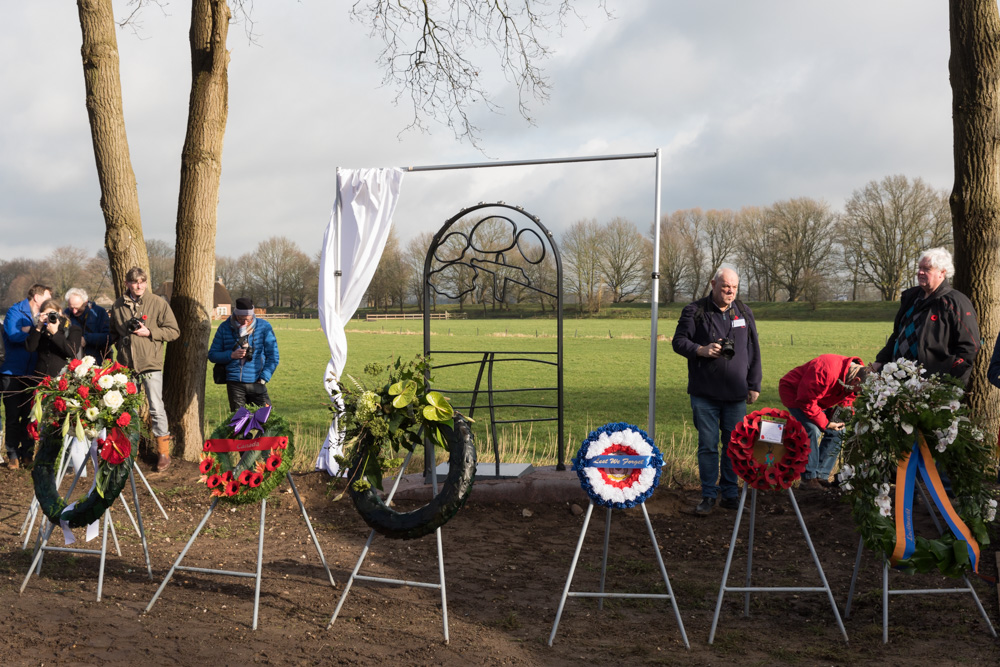 Photo report unveiling of a memorial for Short Stirling Mark I R9197 BU-V