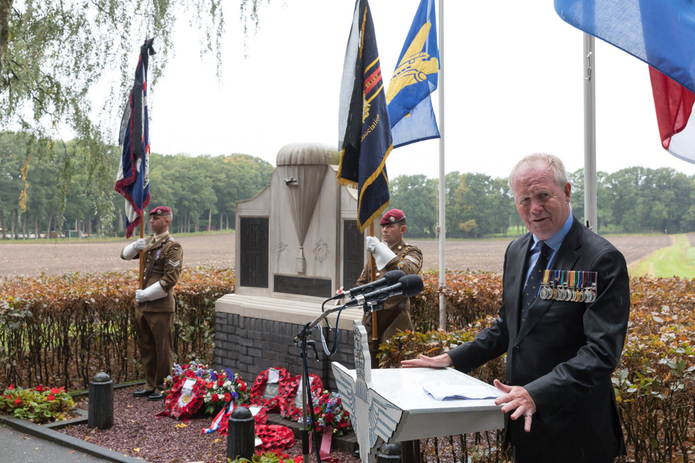 Fotoreportage Herdenking bij het Air Despatch monument in Oosterbeek