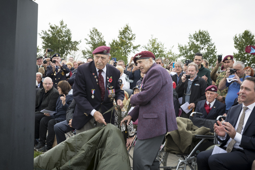 Fotoverslag Onthulling Airbornemonument te Renkum