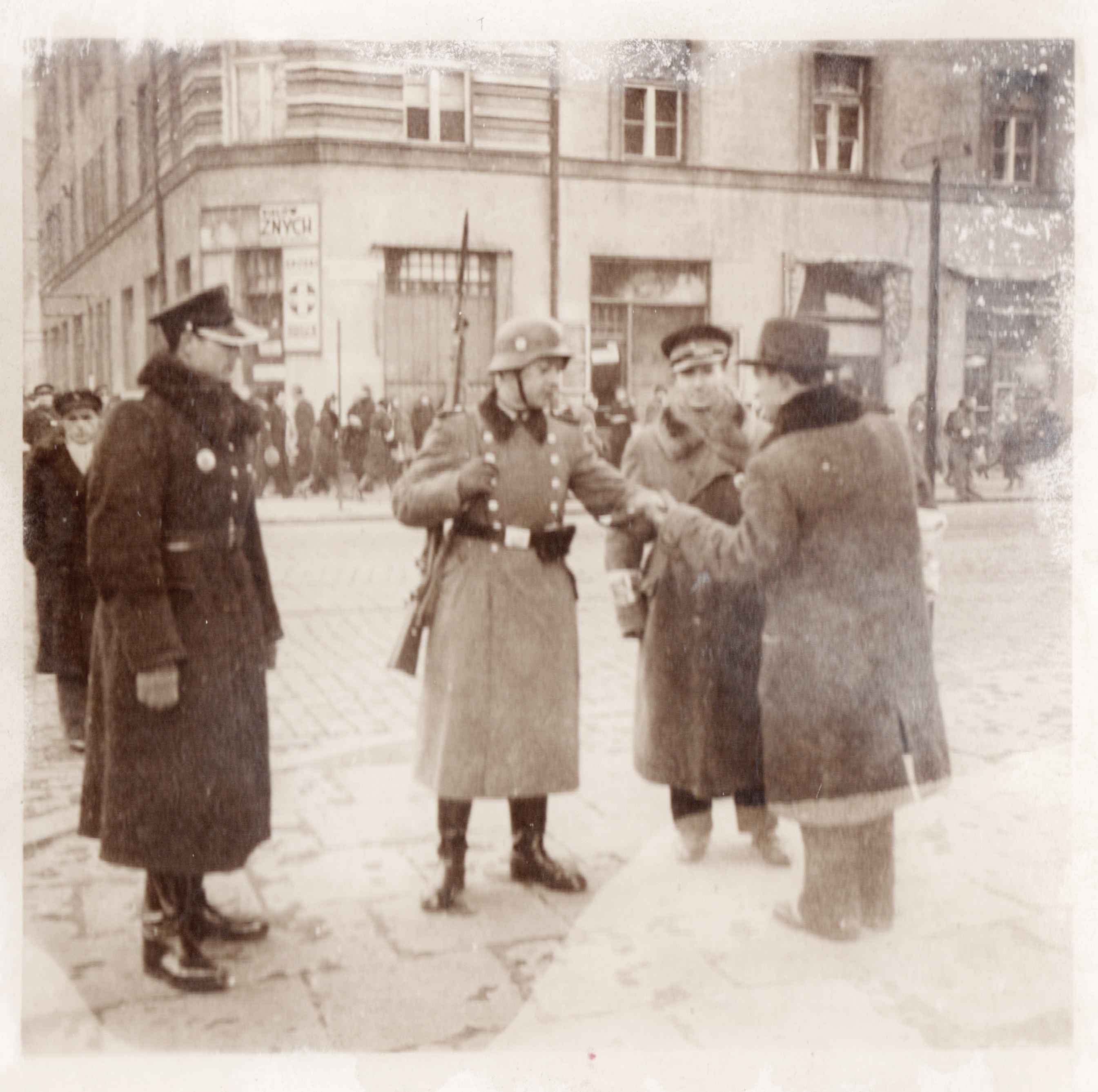 TracesOfWar obtains unique photographs of Warsaw and the Jewish ghetto