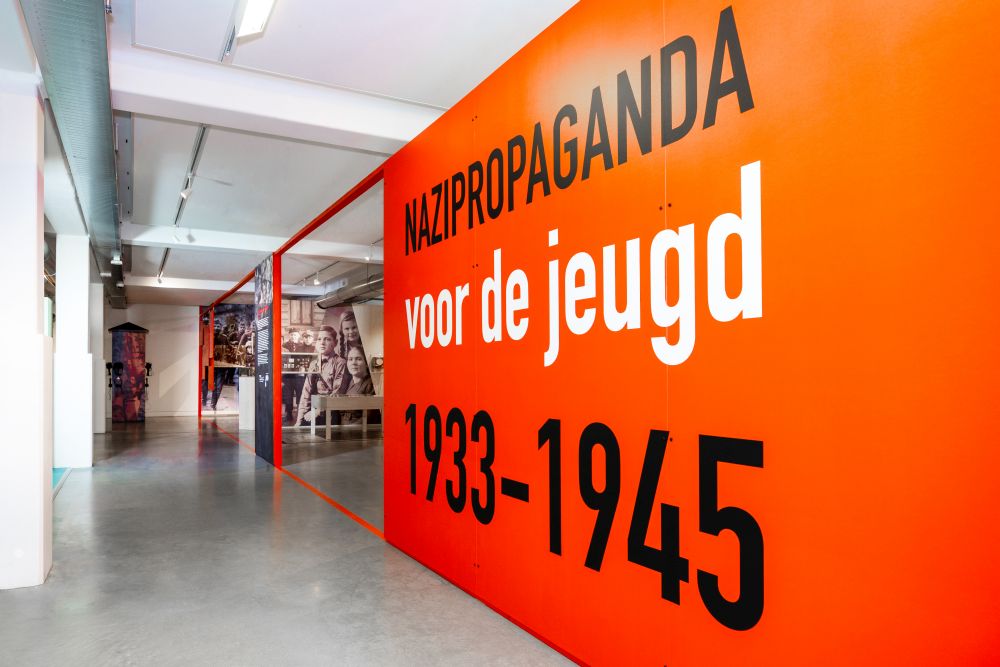 Onderwijsmuseum in Dordrecht toont hoe jonge nazis gecreerd werden