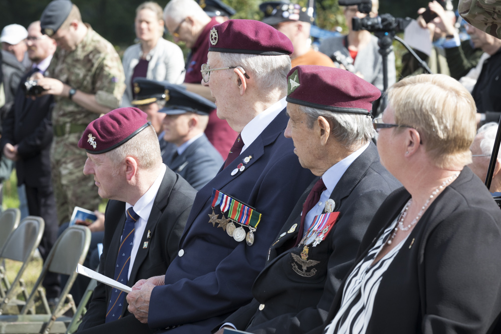 Photo Report Unveiling memorial Flt David Lord VC, DFC - TracesOfWar.com