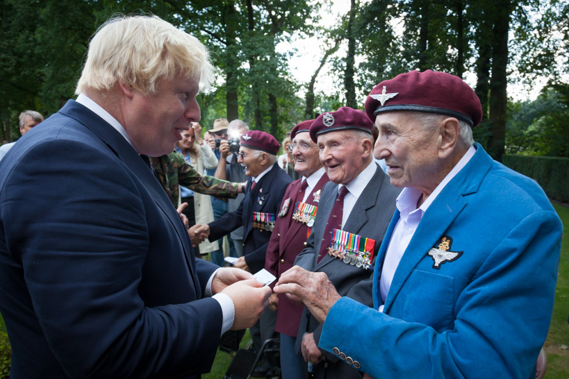 Fotoverslag Herdenking Oosterbeek met Boris Johnson