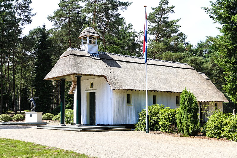 Timmerman Albertus (18) moest plots linksaf het kreupelhout in. Daar schoten de SS’ers hem dood