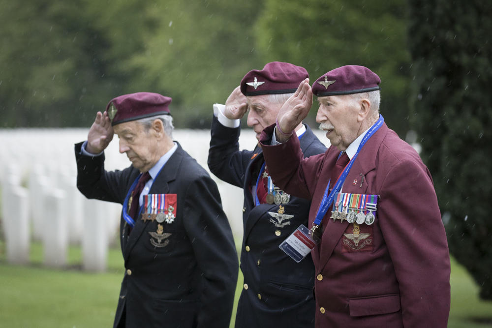 Fotoverslag Bezoeken Britse veteranen aan begraafplaatsen