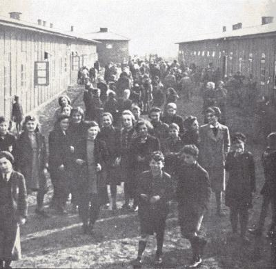 Gezellig bij de haard, in Westerbork