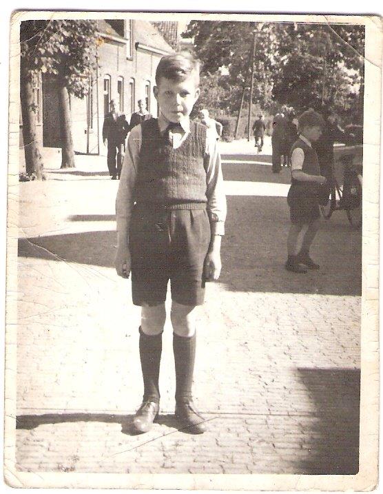 Ad (91) gebruikte zijn dagboek uit 1944 nog n keer voor een boek over de oorlog in Rosmalen