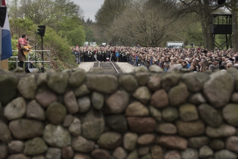 7500 mensen bij 4 mei Herdenking Kamp Westerbork