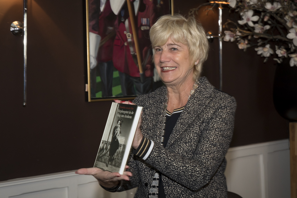 Onthulling plaquette Hendrika van der Vlist TracesOfWar.nl