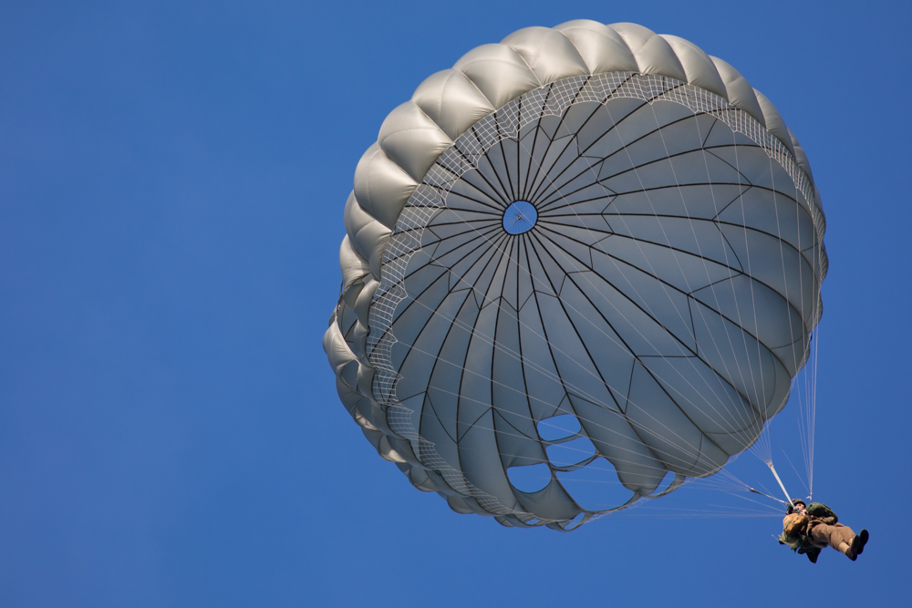 Photo report Parachute jumps at Wolfheze on 16 September 2021
