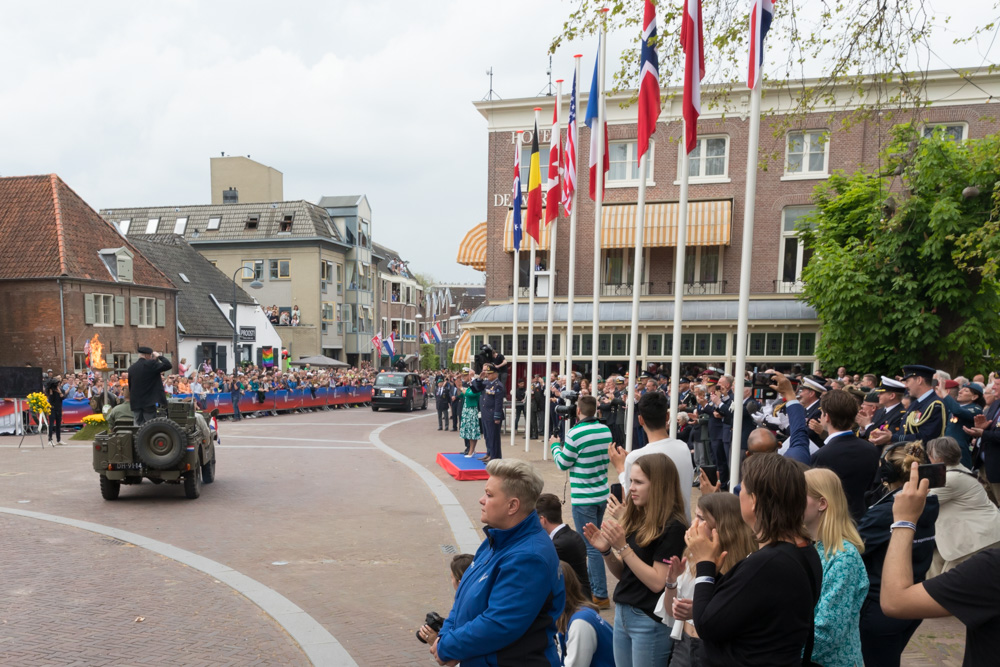 Fotoreportage Nationale herdenking capitulaties 1945 en defil Wageningen