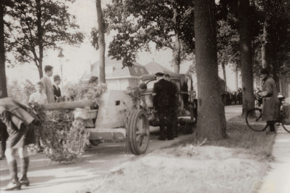 Het Duitse kanon op de Eindhovenseweg, Geldrop - September 1944