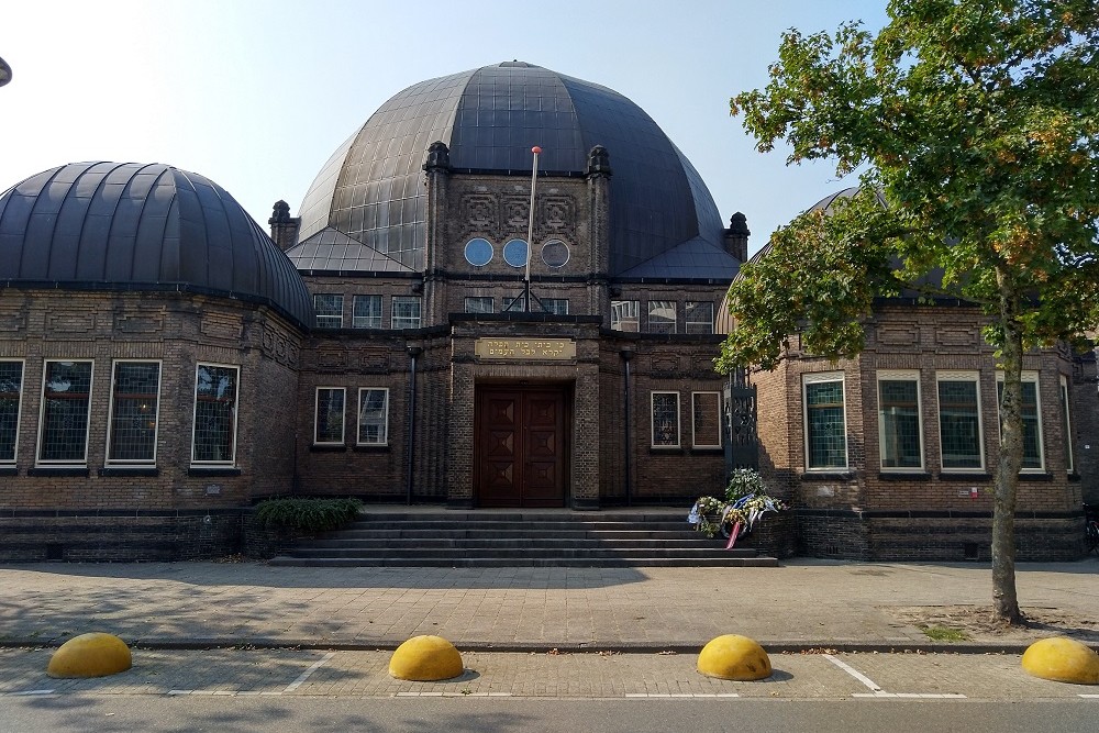 Onwerkelijke beelden uit Urk overschaduwen herdenking Twentse razzia