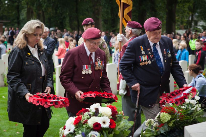Fotoverslag Herdenking Airborne begraafplaats Oosterbeek 20 september 2015