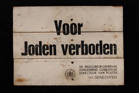 Amsterdam plaatst spiegel op plek ’Voor Joden verboden’