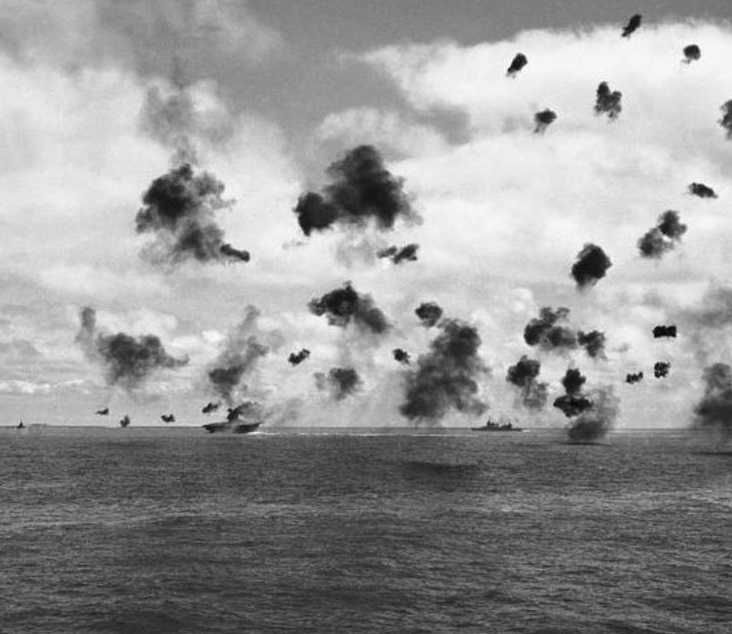 Photo: U.S. Aircraft-Carrier Yorktown.