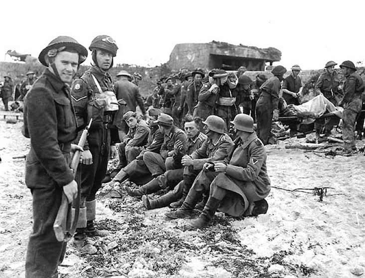 Photo: Canadians Contribute to the Haul of Prisoners.