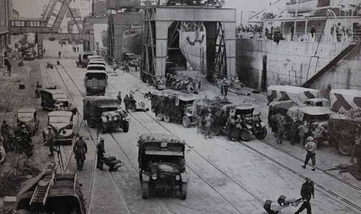 Photo: British lorries embarked for Britain.