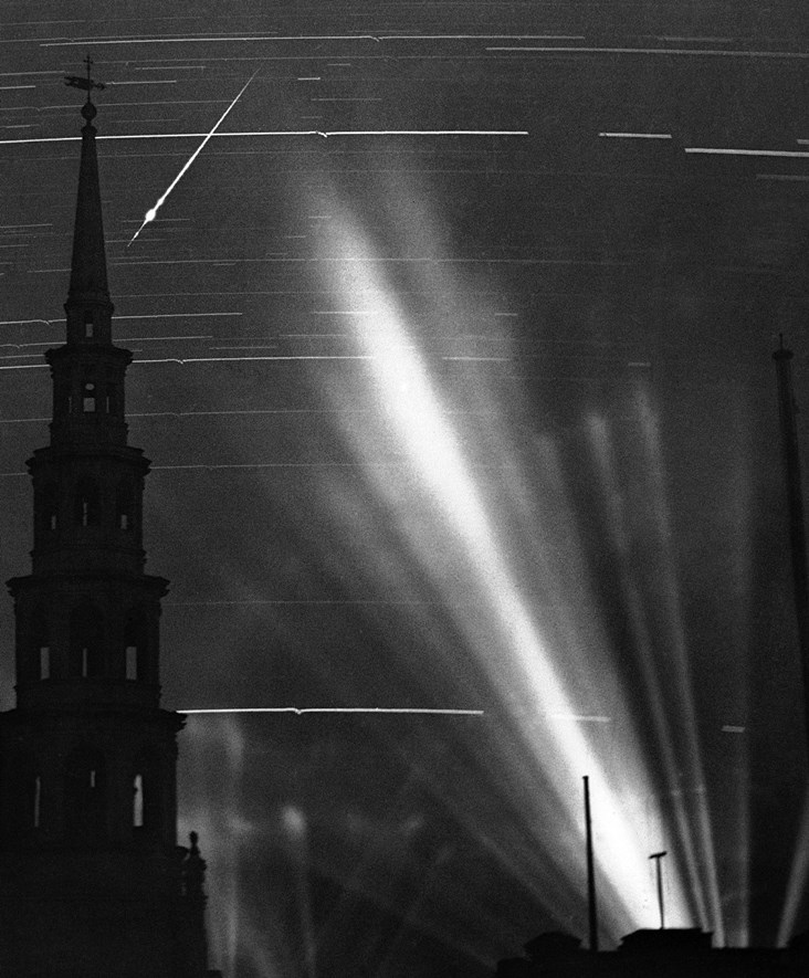 Photo: The Lights of London Town - 1940 Pattern.